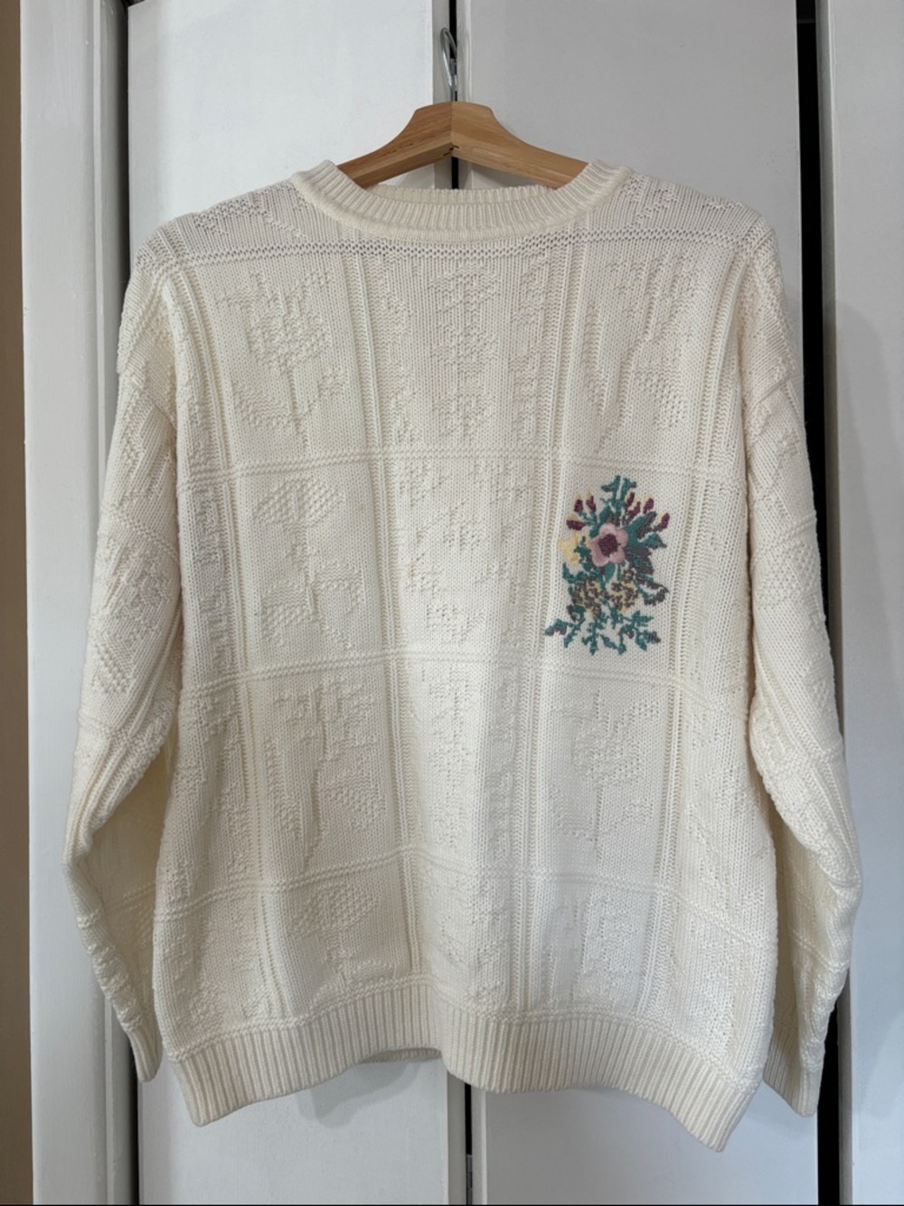 Vintage carriage court ivory Floral Embroidered Crewneck Sweater - Women